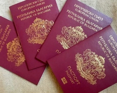 МВР призна защо спря 10-годишните паспорти: Платилите ще получат 5-годишни
