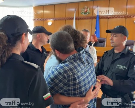 Оставиха в ареста 15-годишния Християн за убийството на Младежкия хълм, той се разплака в залата