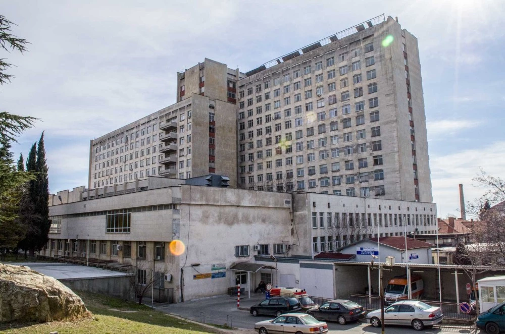 Пациент бе открит мъртъв на пейка в коридора на болница в Стара Загора