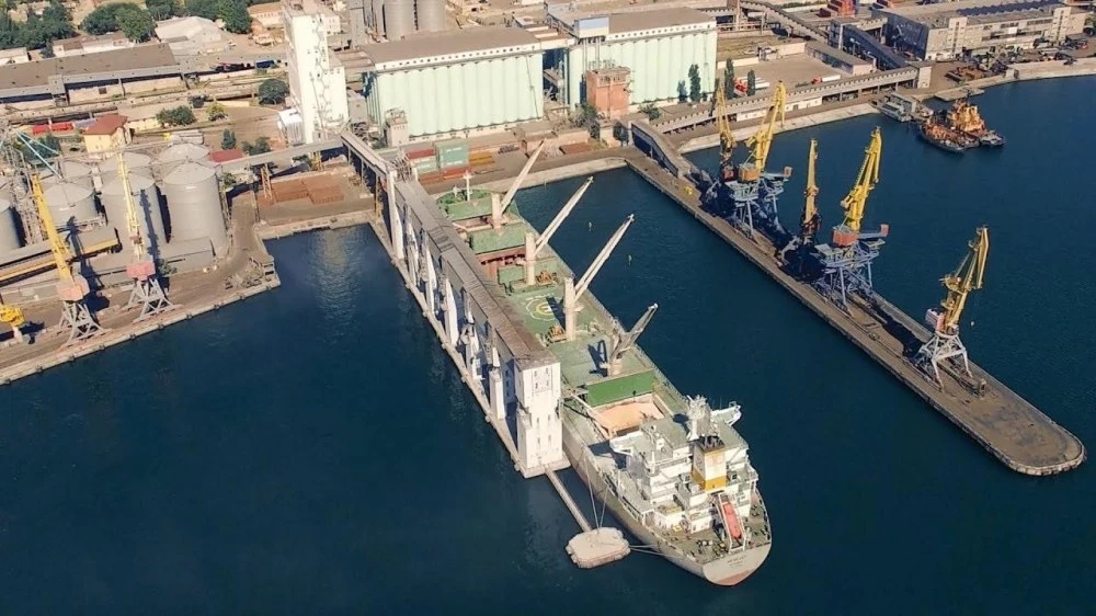 Русия твърди, че е ударила два товарни кораба в Черно море край Одеса