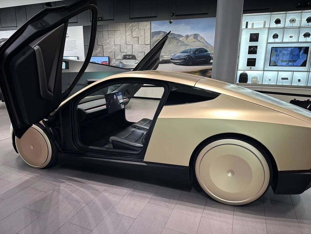 Tesla пуска Cybercab: Роботакси без волан и педали влиза в движение тази нощ