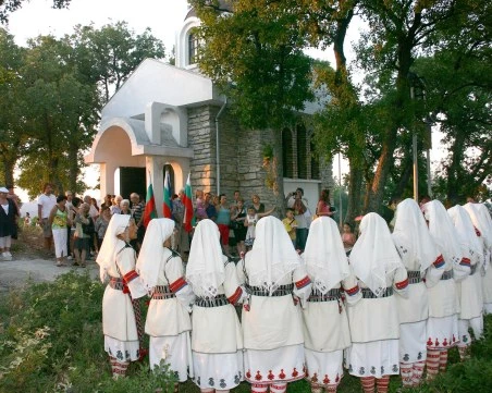 Българи и гърци се хващат на едно хоро под звездите на „Мистериите на Хухла