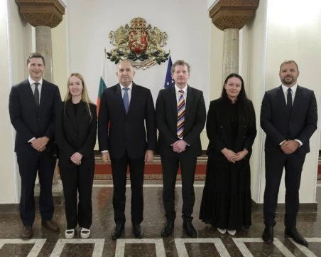 Радев проведе среща за постигнатия от България напредък за излизане от сивия списък за пране на пари