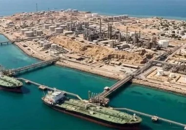 Иран: САЩ удариха петролен танкер с четири ракети край ключовия остров Харг