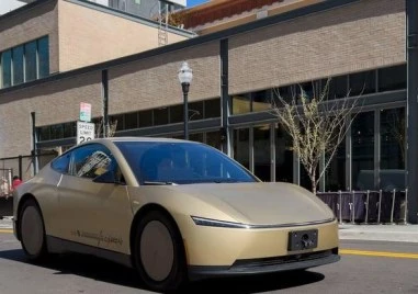 Само часове след старта: Властите започнаха разследване на Tesla Cybercab без волан и педали