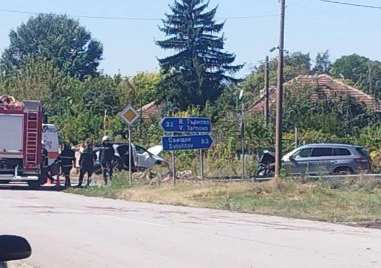 Жена загина при тежка катастрофа край Полски Тръмбеш, медицински хеликоптер транспортира пострадала