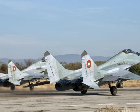 Вторите F-16 се бавят до 2030 година, България ще разчита на МиГ-29