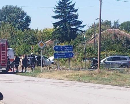 Жена загина при тежка катастрофа край Полски Тръмбеш, медицински хеликоптер транспортира пострадала