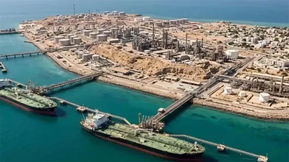 Иран: САЩ удариха петролен танкер с четири ракети край ключовия остров Харг