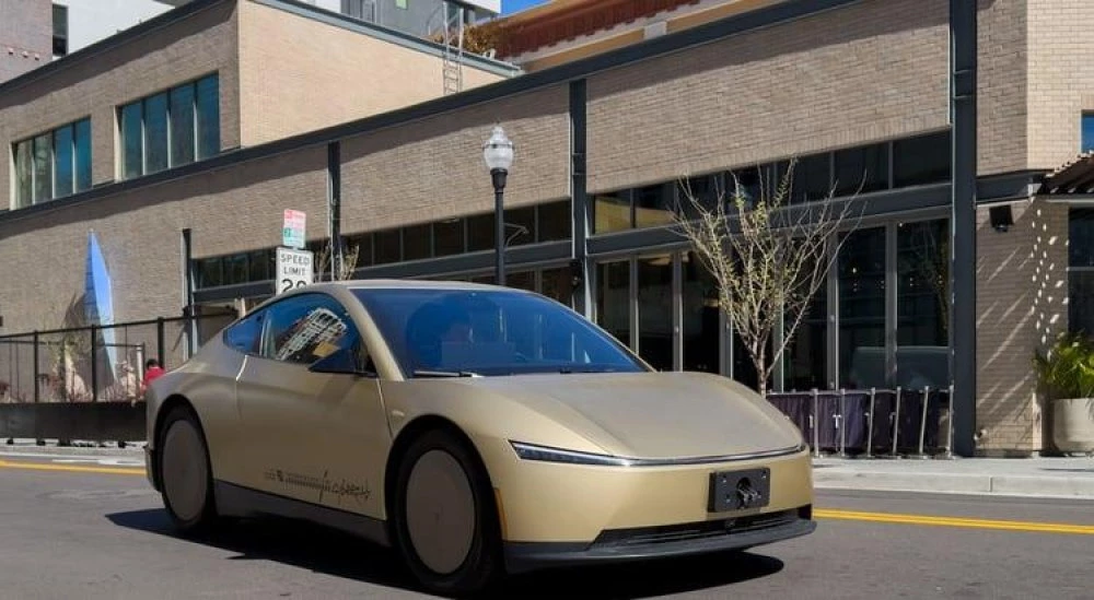 Само часове след старта: Властите започнаха разследване на Tesla Cybercab без волан и педали