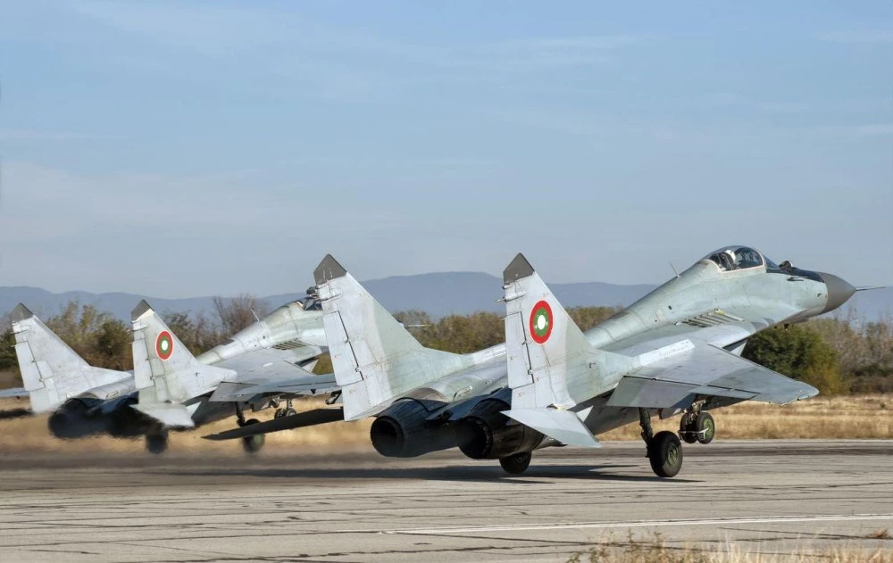 Вторите F-16 се бавят до 2030 година, България ще разчита на МиГ-29