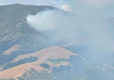 Пожарът над село Антон отново е активен, търсят се доброволци