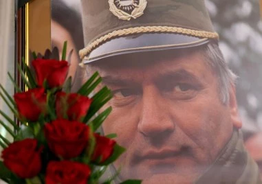 Погребват Ратко Младич с военни почести в Белград, ЕС осъди прославянето му СНИМКИ