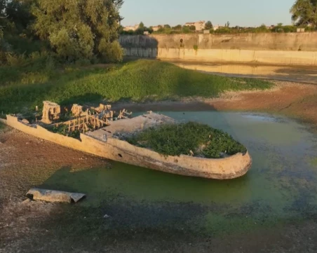Ниските води на Дунав край Русе разкриха вековен параход