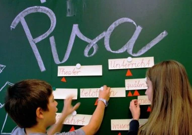 Провал на PISA 2025: БГ учениците последни в ЕС по четене, математика, природни науки