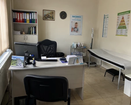 Дежурният въпрос: Трябва ли децата да минат през кабинета на личния лекар преди 15 септември