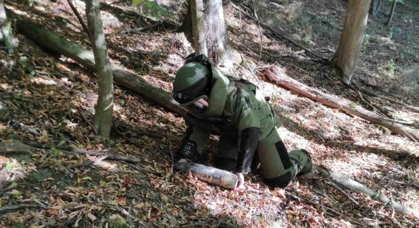 Откриха 60 невзривени боеприпаса край завод 
