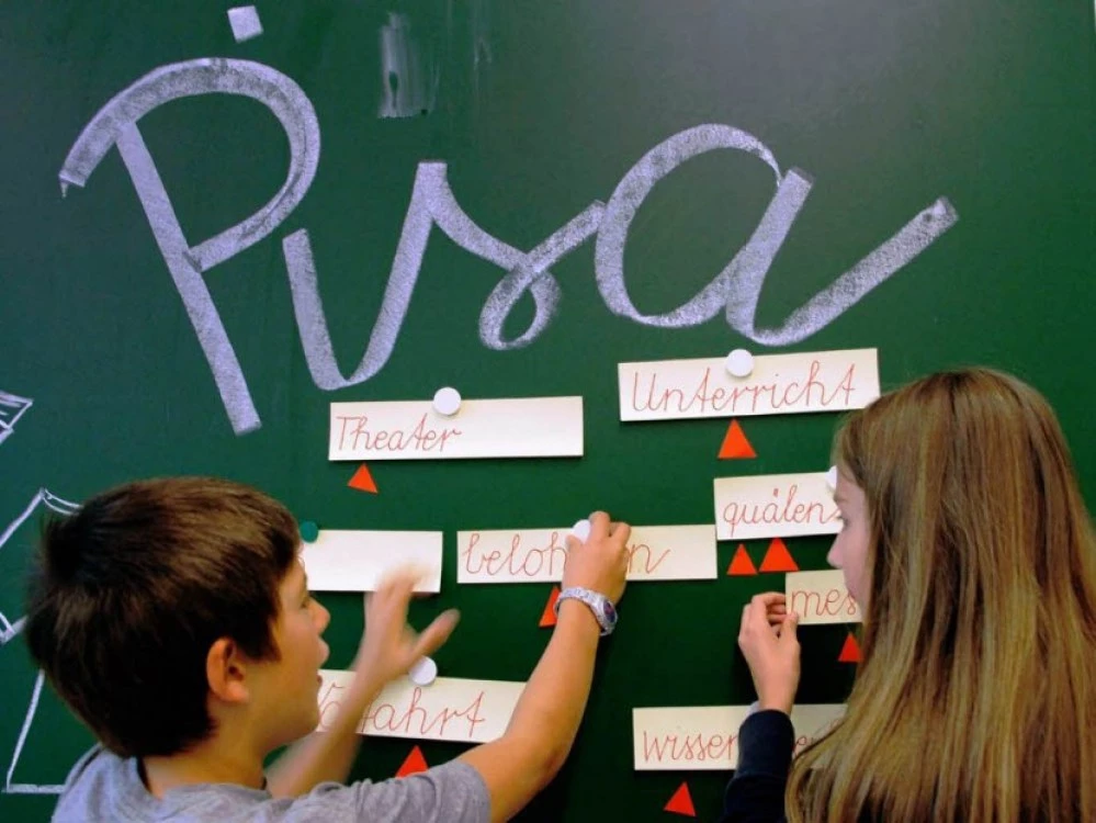 Провал на PISA 2025: БГ учениците последни в ЕС по четене, математика, природни науки