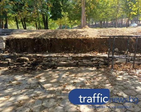 Голяма ВиК авария остави квартал в Асеновград без вода, разруши и подпорна стена