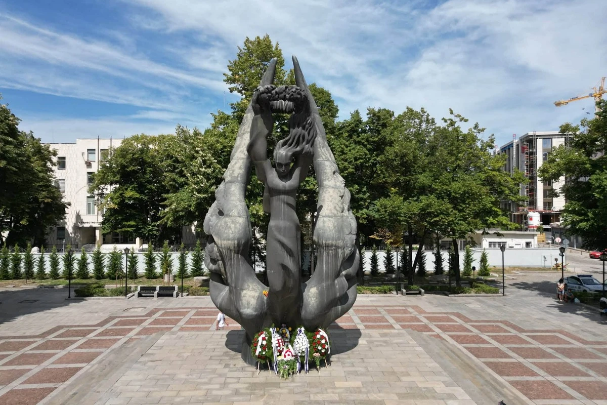 Слънце и септемврийска жега в Пловдив: Температурите стигат 34 градуса днес