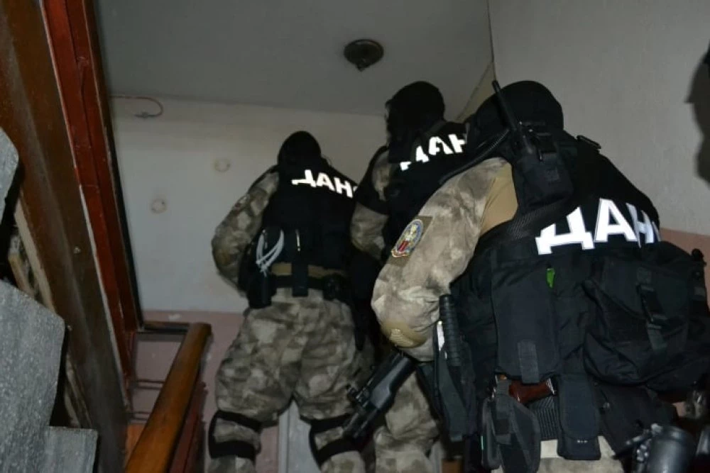 Мащабна акция за злоупотреби: Маскирани обискират аптеки и складове за лекарства в 12 области на страната