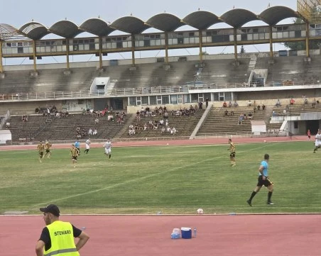 Дубълът на Ботев поведе с 2:0 в дербито с Локо, но не успя да победи