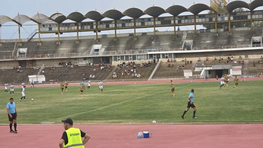 Дубълът на Ботев поведе с 2:0 в дербито с Локо, но не успя да победи