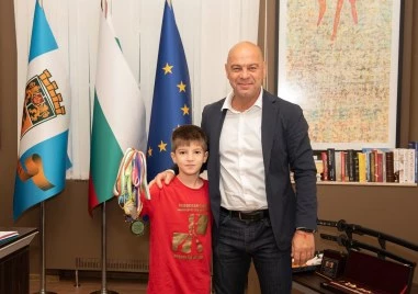 Кметът открива в Хуманитарната, 3301 първокласници влизат в обновени класни стаи