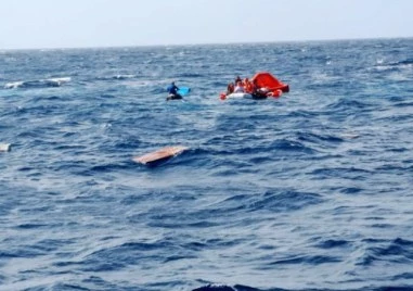 Лодка със 77 души потъна край Гавдос, 25 от тях са в неизвестност