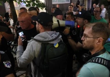 Протест пред БНТ в защита на Георги Ангелов