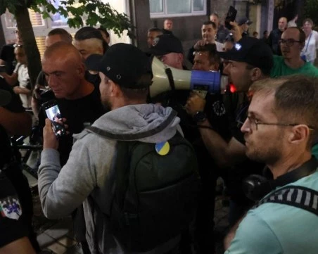 Протест пред БНТ в защита на Георги Ангелов