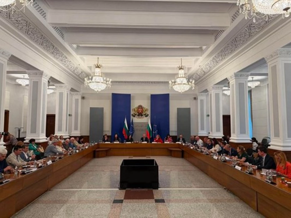 Държава и синдикати против децата над 16 г. да започват работа само с уведомление