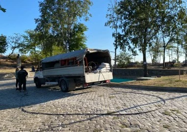 Пак чистят графитите по Сахат тепе, но вандалите не спират