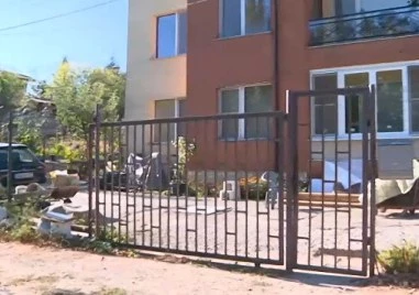 Стоматоложка е била жената, намерена мъртва в дома си, заедно със съпруга си
