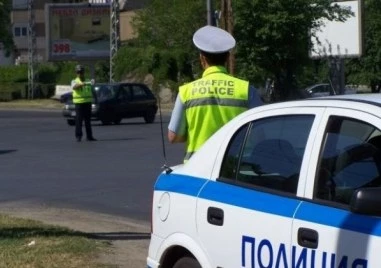 Таксиметров шофьор, бивш полицай, е задържан след скандал на пътя в Пловдив