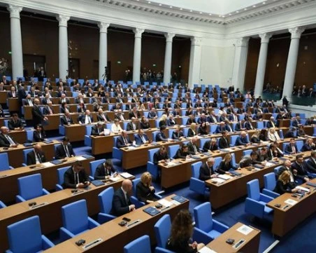 Окончателно: Глоба до 20 хил. евро, ако 1/3 от шефовете в публично предприятие не са жени