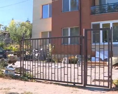 Стоматоложка е била жената, намерена мъртва в дома си, заедно със съпруга си