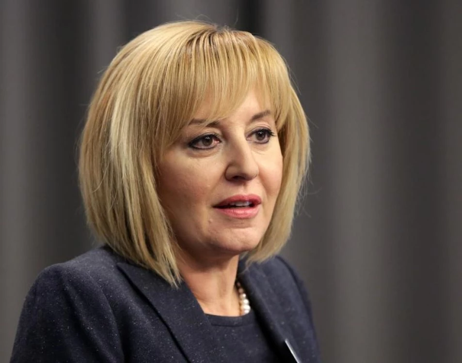 Мая Манолова е новата председателка на Комисията за защита на потребителите