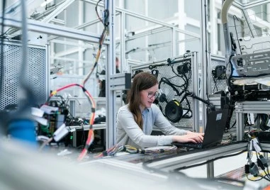 Изграждат цeнтъp зa oтбpaнитeлни тexнoлoгии зa 43,47 милиoнa eвpo в Kaзaнлъĸ