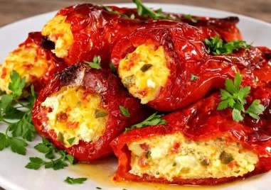 Рецепта за чушки с яйца и сирене