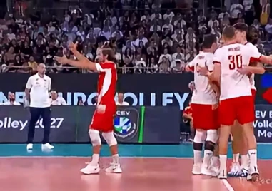Жестът на Алекс ли? Вижте какво прави полското либеро