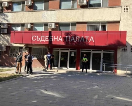 Сигнал за бомба отложи делото за катастрофата с Лютви Местан