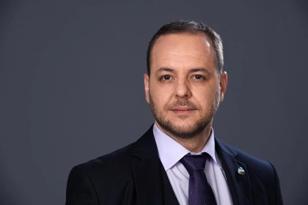 Прокуратурата обвини Борислав Сандов, превишил властта си със споразумението с НПО-то на Калушев