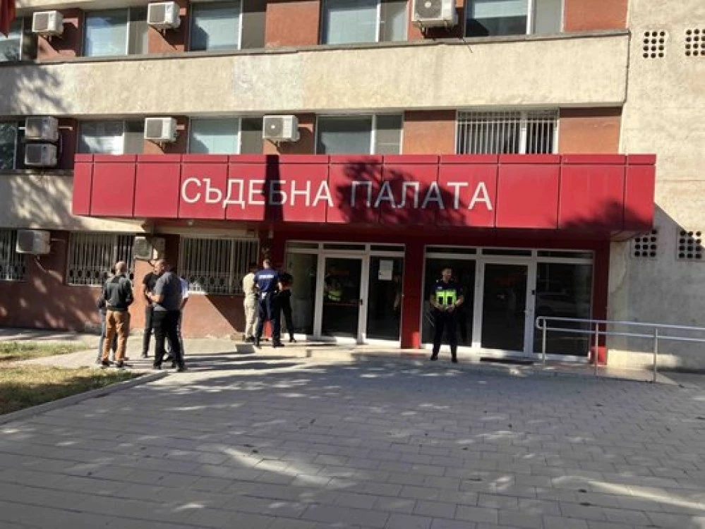 Сигнал за бомба отложи делото за катастрофата с Лютви Местан