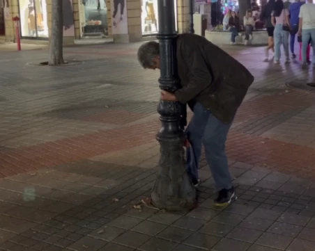 Мъж в неадекватно състояние втрещи пловдивчани в центъра на града