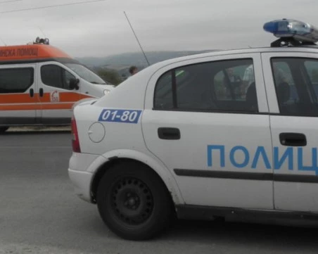 Тежка катастрофа с ТИР и бус край Пазарджик, жена е в болница