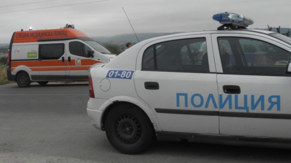 Тежка катастрофа с ТИР и бус край Пазарджик, жена е в болница