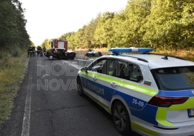 Двама загинаха при тежка катастрофа по пътя Хасково - Кърджали, поне петима са ранени