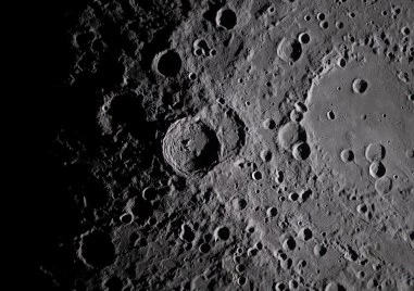 NASA откри гигантски нов кратер на Луната – подобен удар се случва веднъж на век