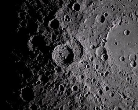 NASA откри гигантски нов кратер на Луната – подобен удар се случва веднъж на век